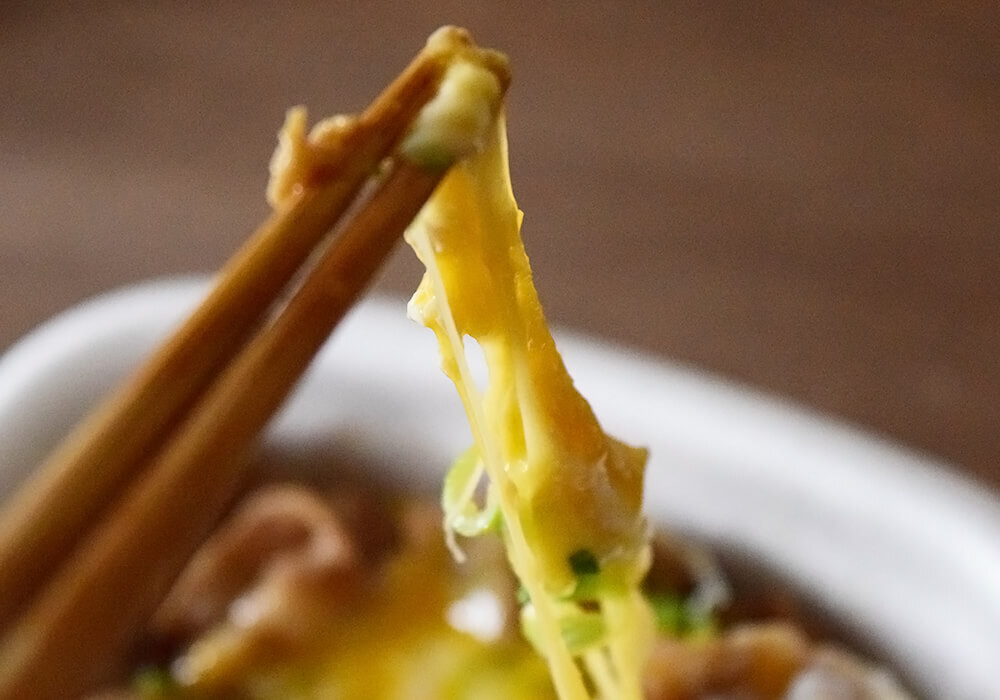 吉野家「チーズ月見牛とじ丼」