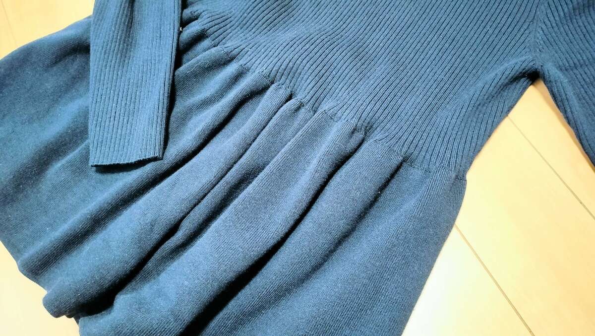 GU新作「ペプラムニットプルオーバーQ」