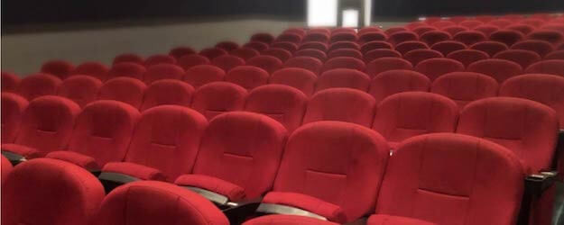 映画館はエンドロール後まで見る・本編が終わったら帰る