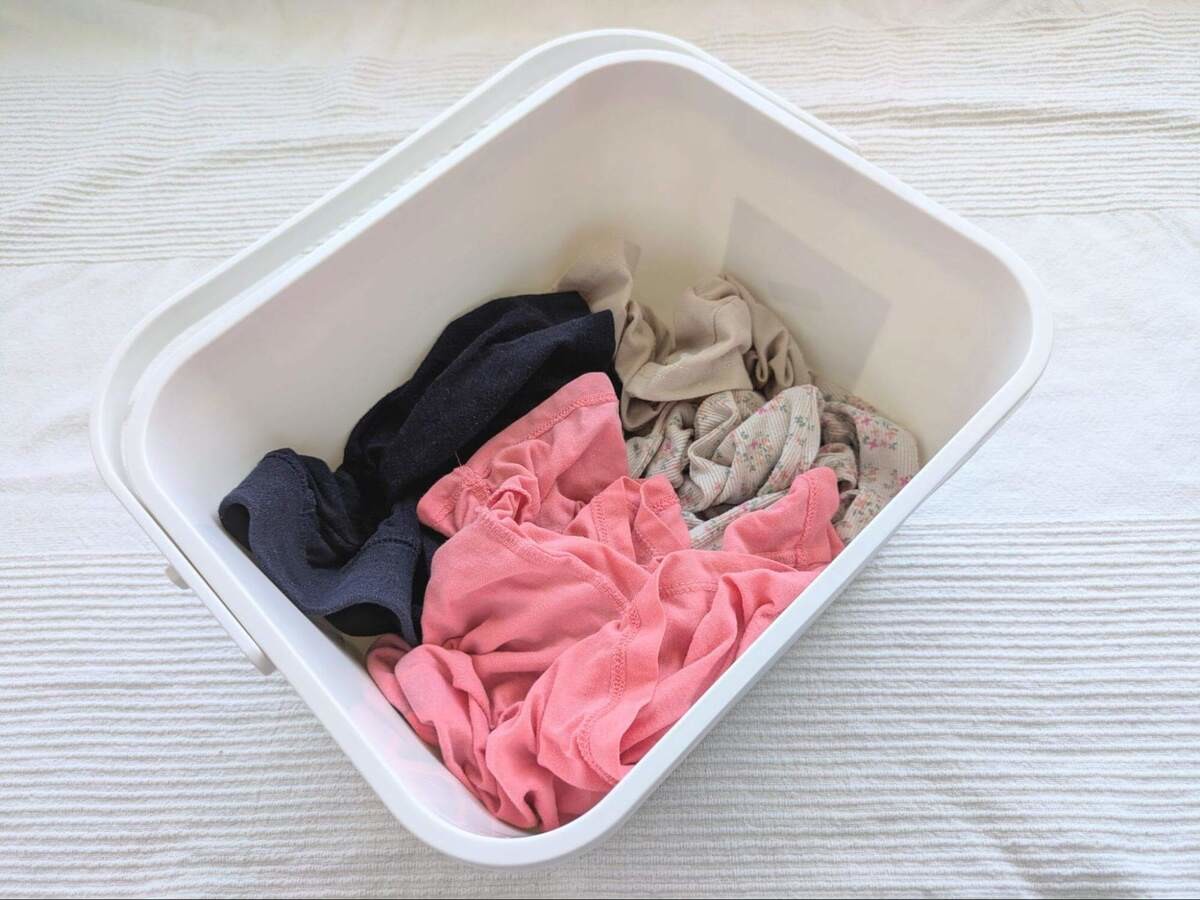 汚れた服の一時置き場にもなる「蓋つき洗濯ボックス」