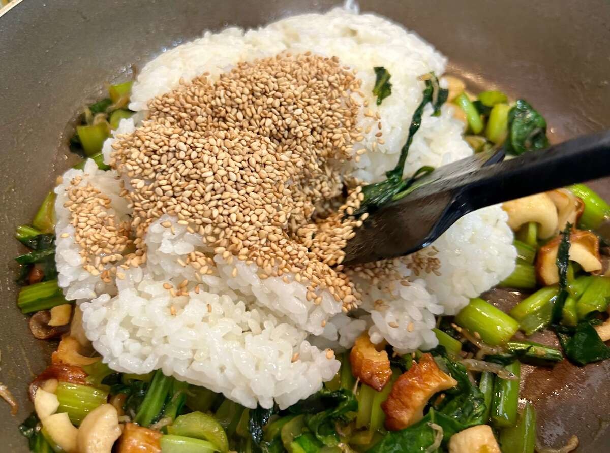 まりこさん「小松菜焼きめし」のレシピ