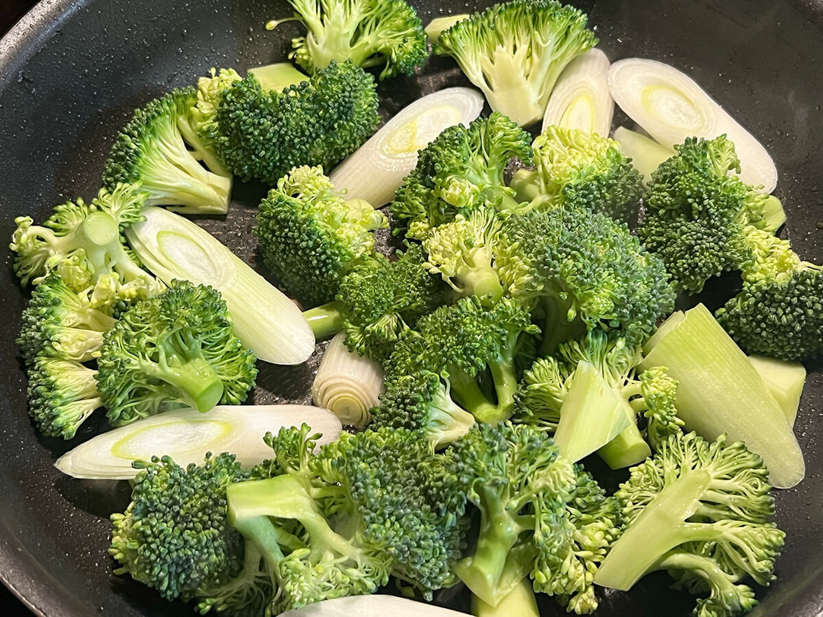 ブロッコリーと鶏肉の塩レモン炒め