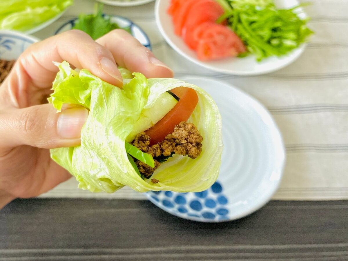 北斗晶さん「豚ひき肉で夏野菜たっぷりレタス包み」