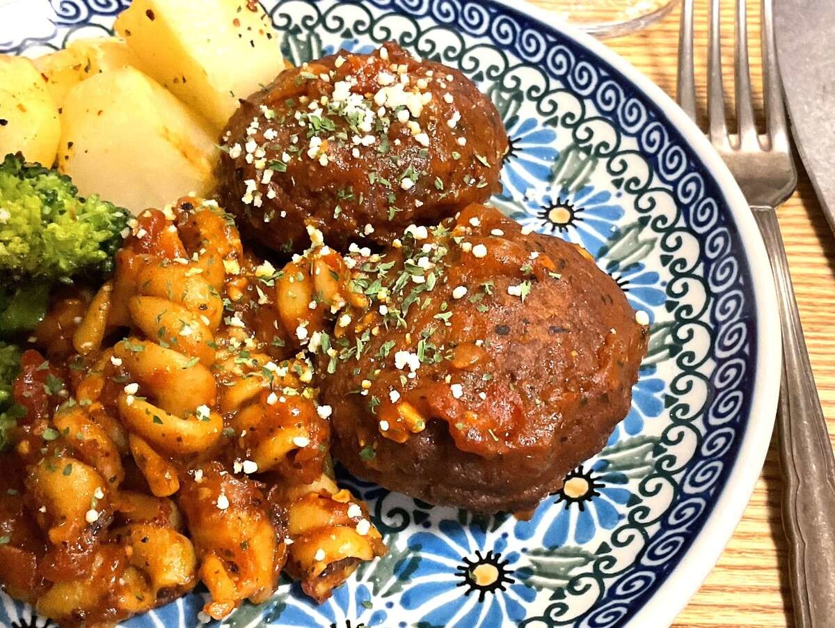 チーズ入りミートボール　ショートパスタ入り