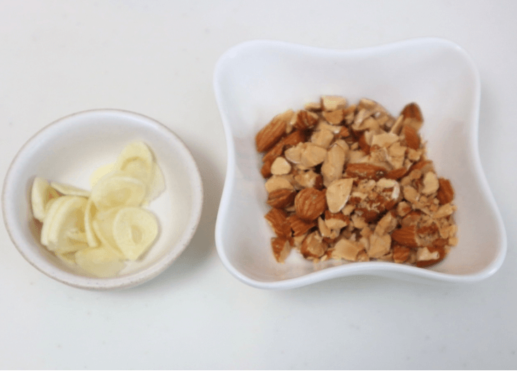 ナッツとベーコンの大根サラダ