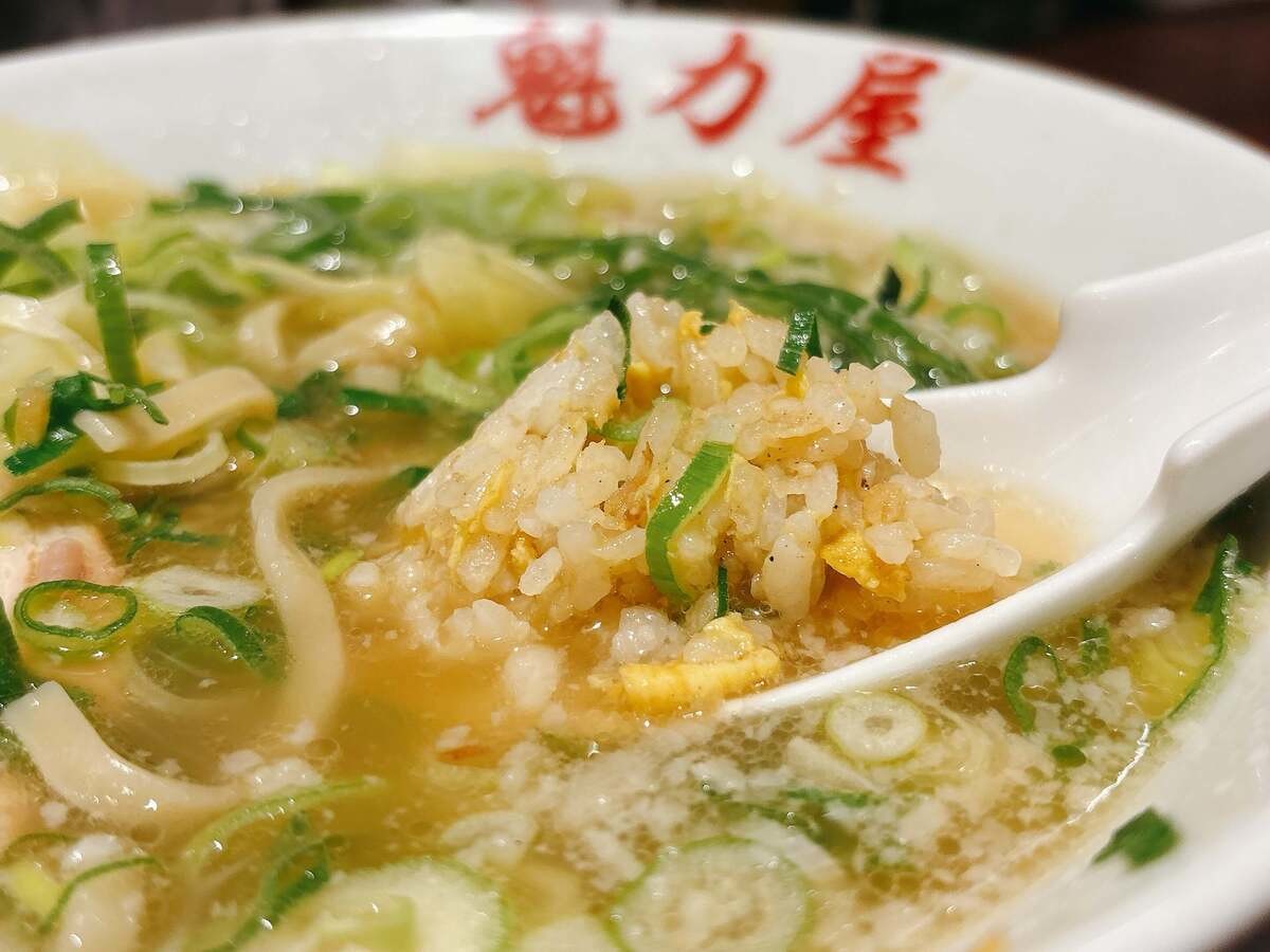 魁力屋「背脂生姜塩ラーメン」
