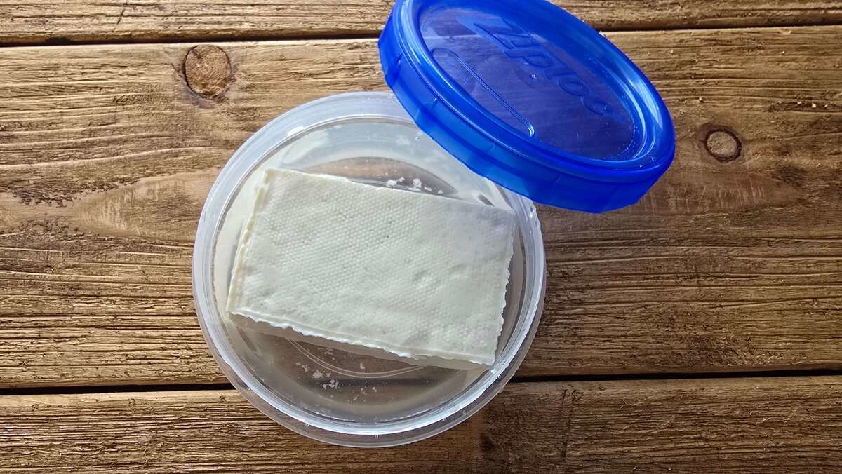 豆腐 　冷蔵庫 豆腐のパックの水、捨てないのはNG？料理研究家が教える「冷蔵・冷凍