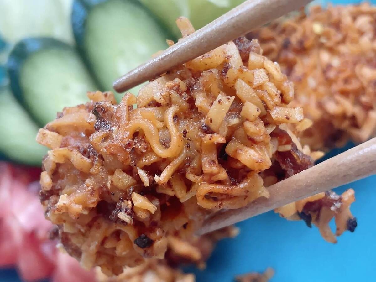 カップ麺が唐揚げの衣に!?