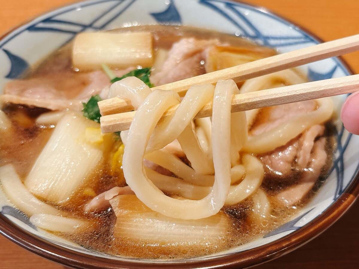 2025年いつから？「もう出てるよ♪」丸亀製麺「鴨ねぎうどん」