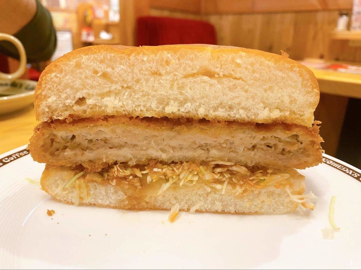 コメダ以外では実現できない!縦にも横にも“ドデカい”バーガー