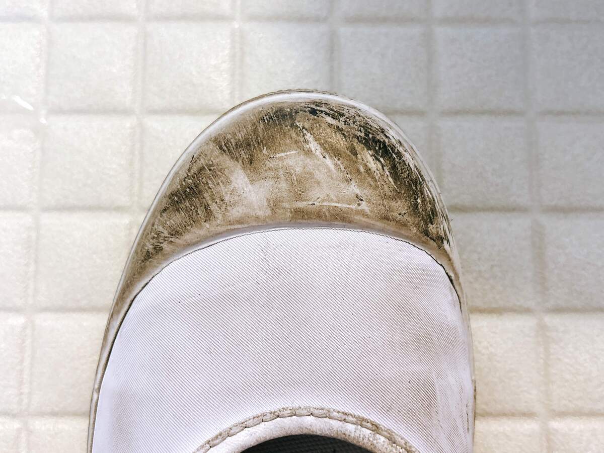 スニーカーの汚れを落とす方法