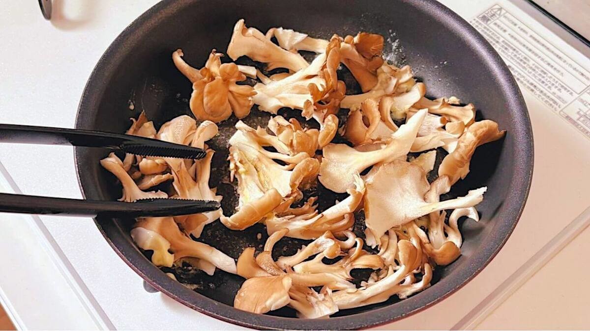 舞茸と卵のふわっとマヨ炒め