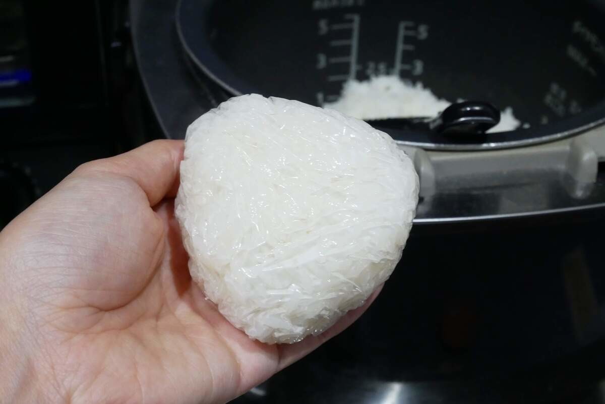 料理酒炊きごはんでつくる塩むすび