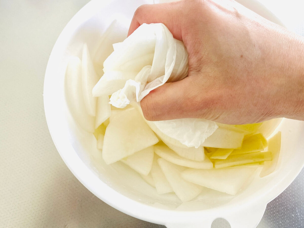 父直伝！ポリ袋に入れるだけ「大根の浅漬け」