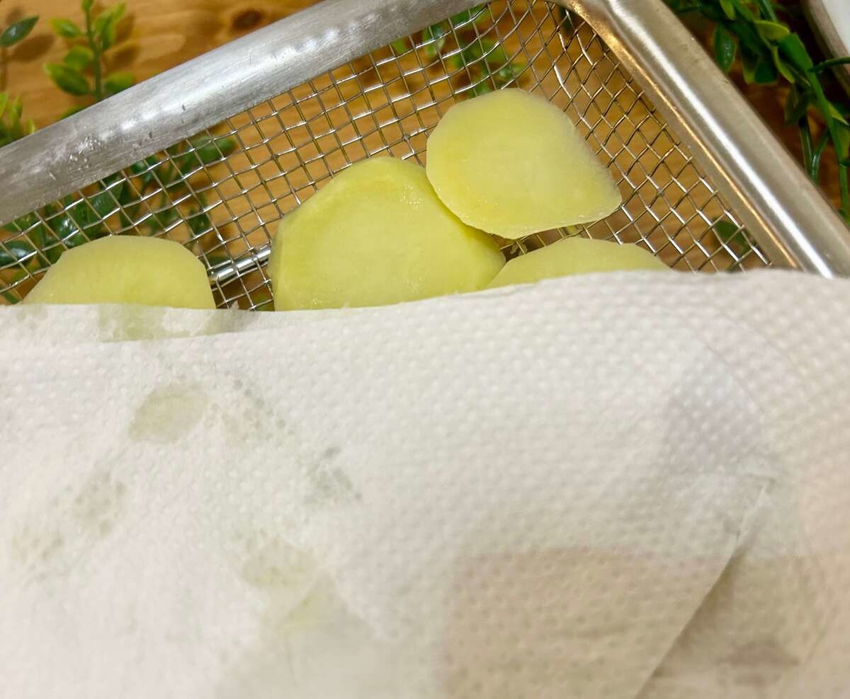 山本ゆりさん「塩サバとじゃがいものガーリック焼き」