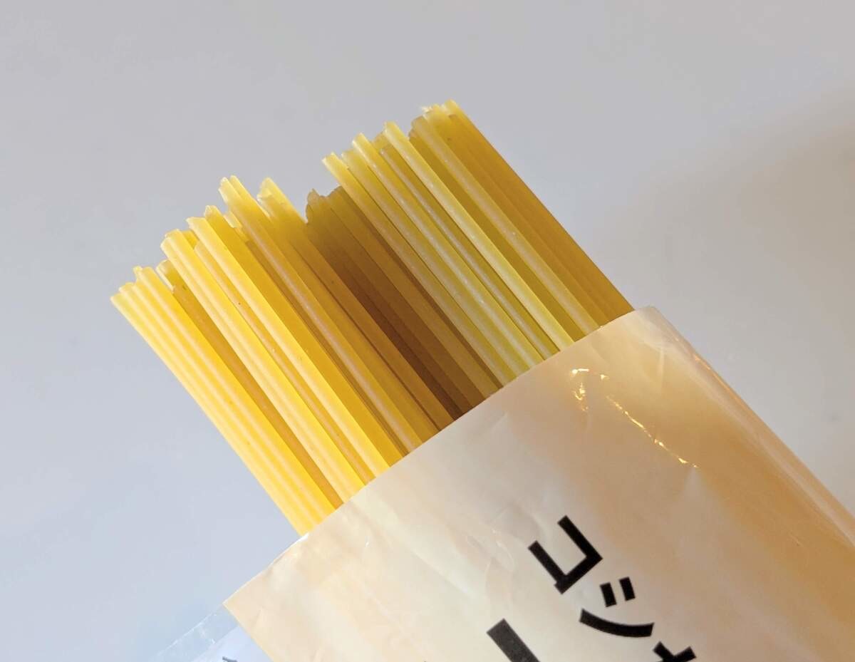 チャック無しでも中身が出ない裏ワザ