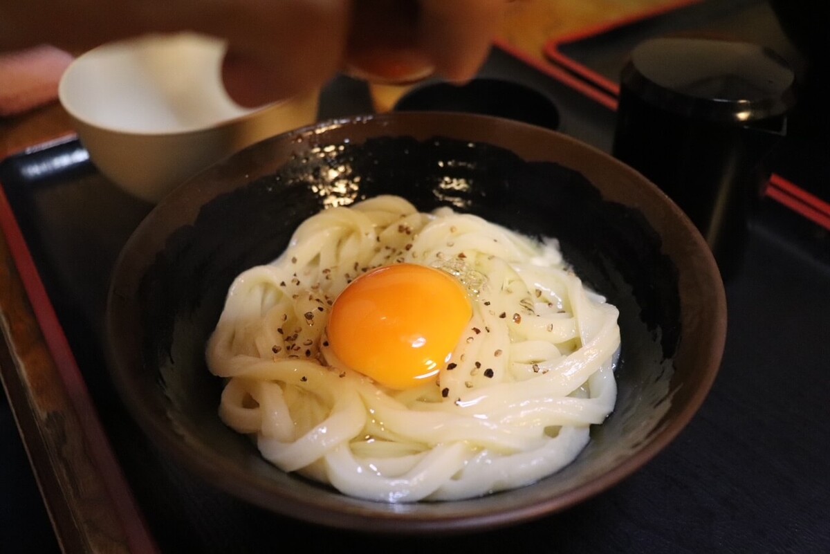 香川の超人気うどん店「手打十段うどんバカ一代」