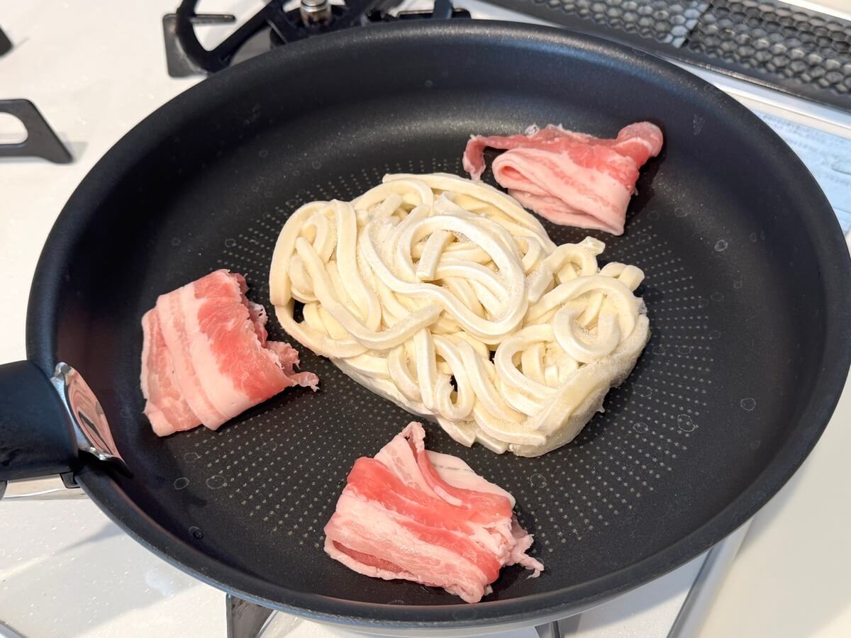 りゅうさん「豚バラのコク旨バターうどん」のレシピ