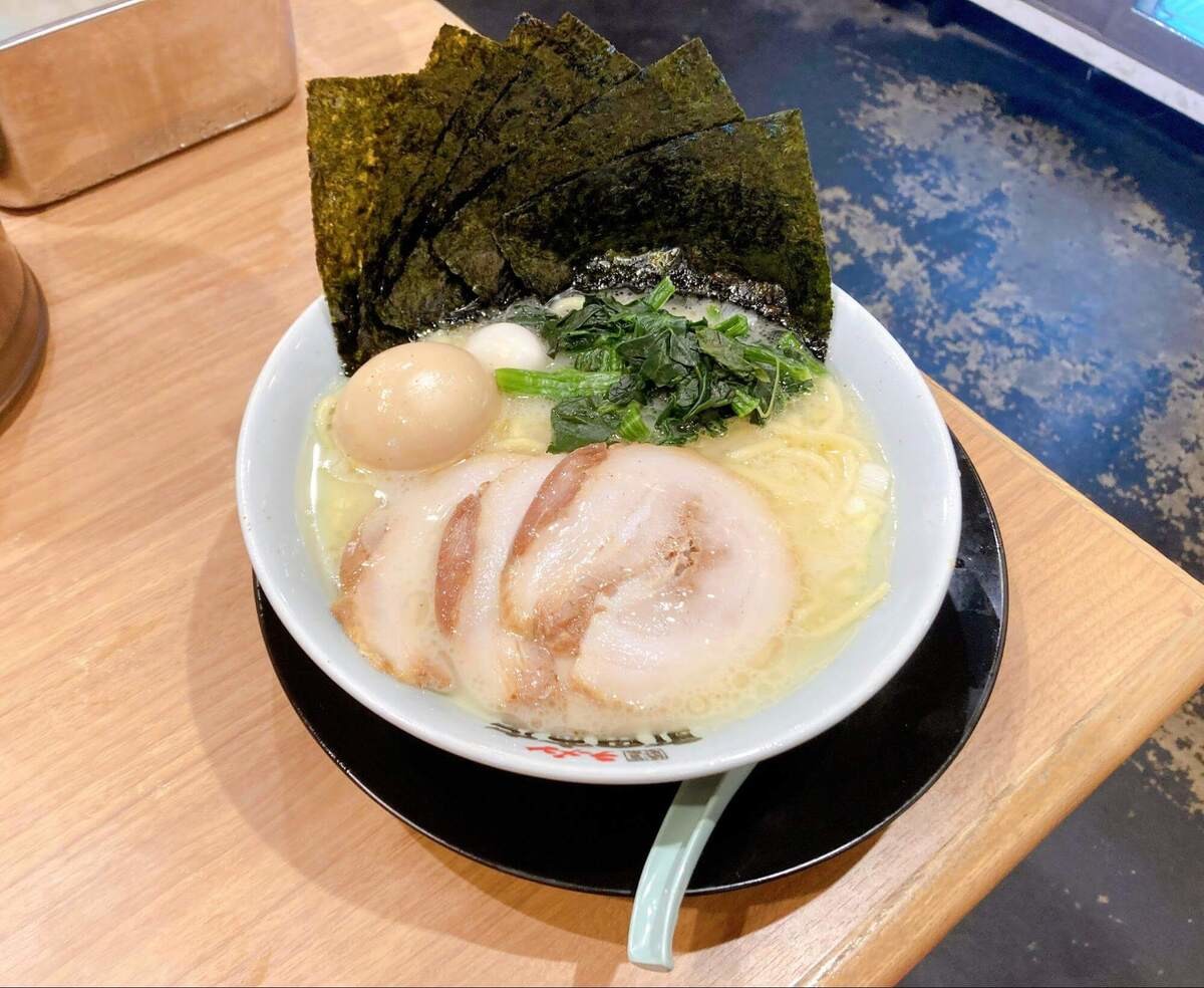塩とんこつラーメン