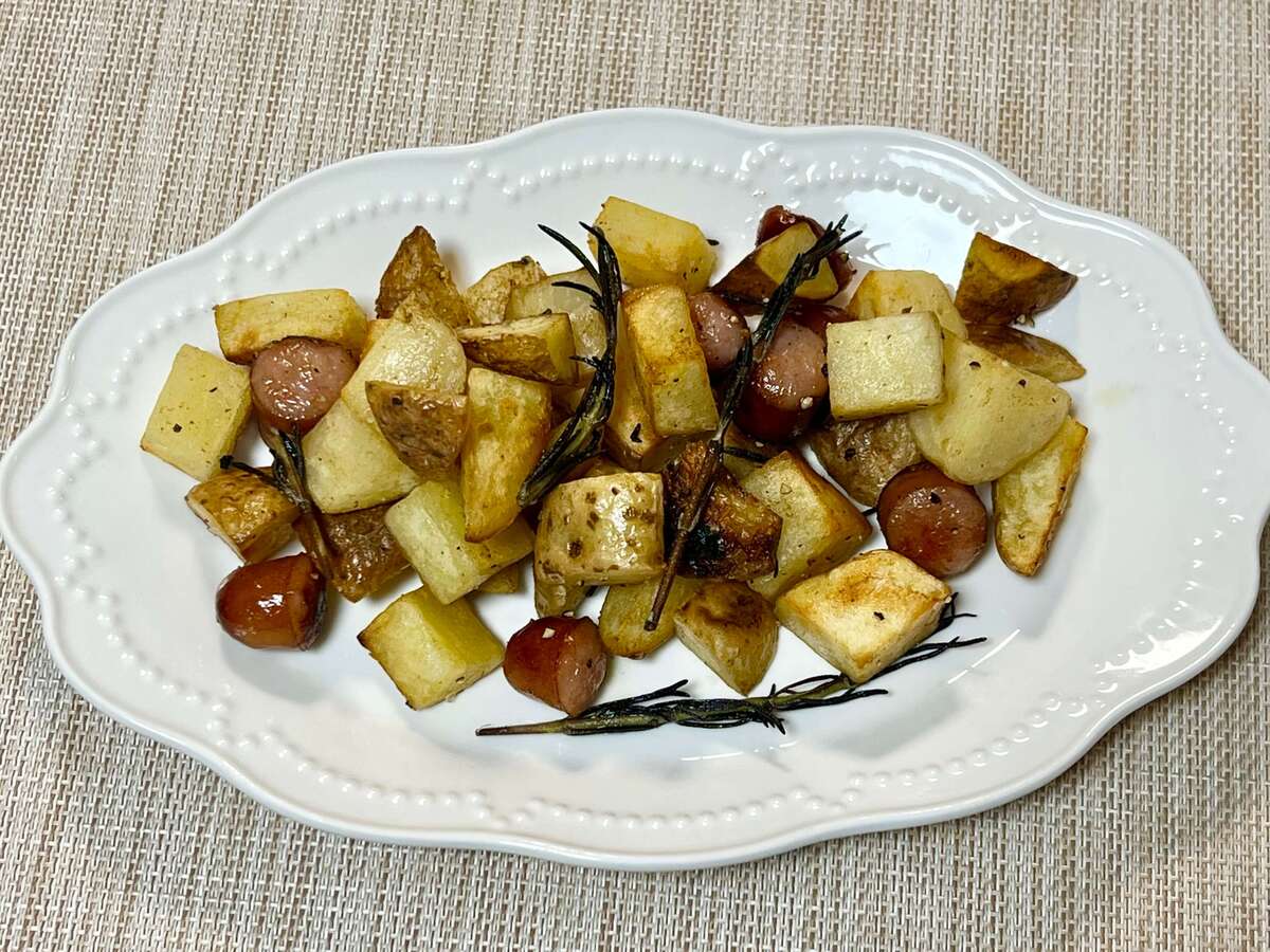 カリカリポテトとウインナーのハーブ炒め
