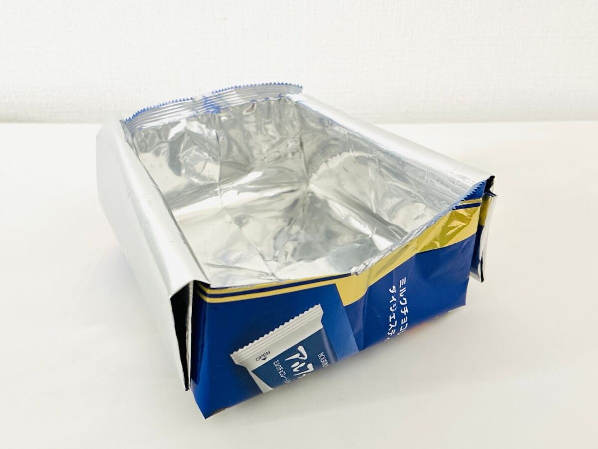 個包装されたお菓子の大袋、捨てたらダメ