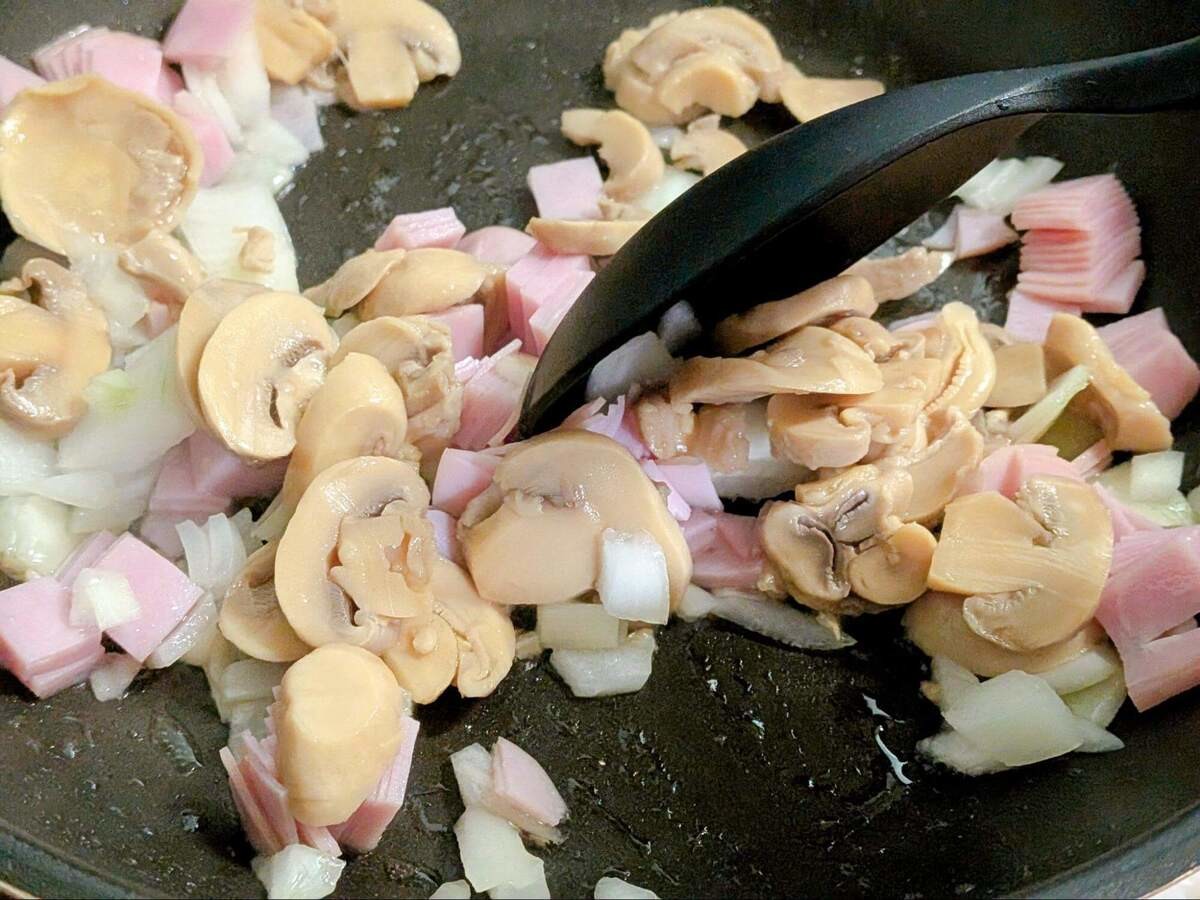 マロンさん「丸ごとピーマンのケチャップライス詰め」