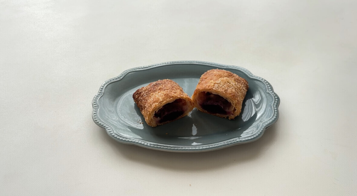 シャトレーゼおすすめ①「むらさき芋のあんこもちパイ」