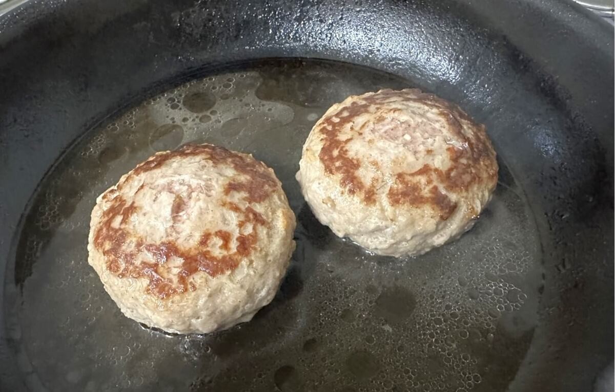 トライアル店員さんも太鼓判！名物『生ハンバーグ』