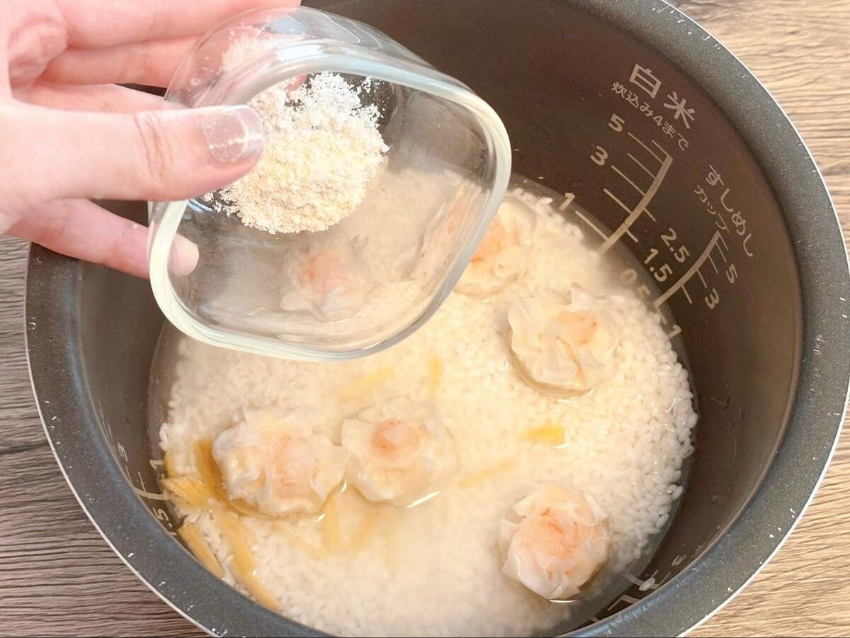 AJINOMOTO公式「エビシューマイのしょうがバター飯」のレシピ