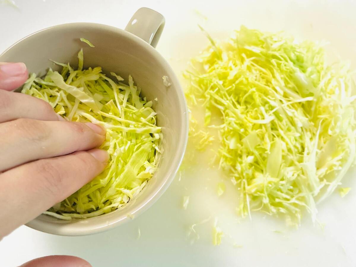 キャベツたっぷりマグカップスープ