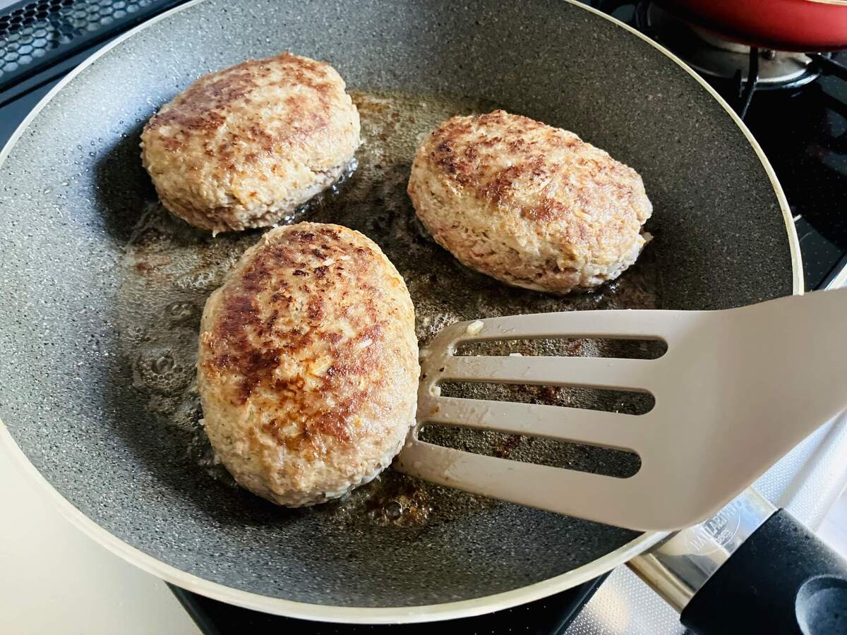 料理教室のBonちゃん×Tokyo T’s Kitchen「元店長がこっそり教えるびっくりドンキーのハンバーグ」のレシピ