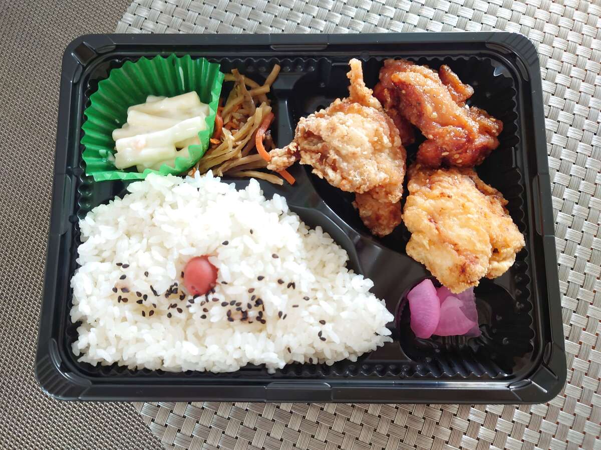 「とり多津」の唐揚げとお弁当