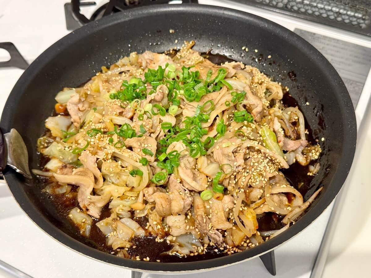 ざく切りキャベツと豚肉の蒸し焼き
