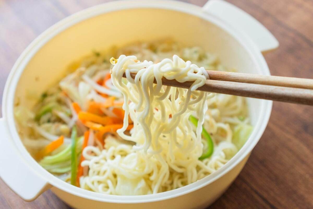 ザル付きでさらに進化！電子レンジで簡単にラーメン調理