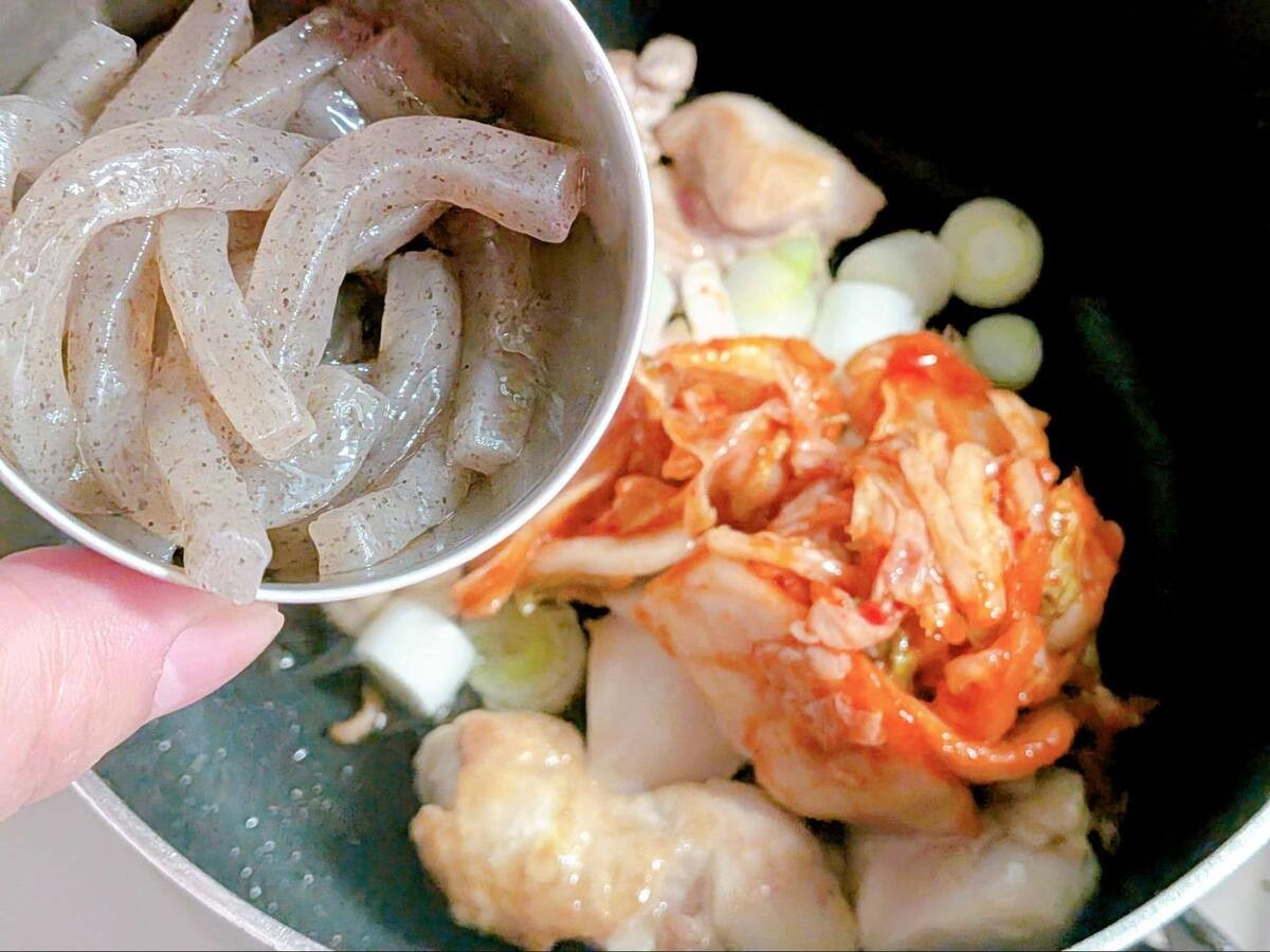 5時に夢中!「厚揚げと鶏肉のキムチ味噌汁」