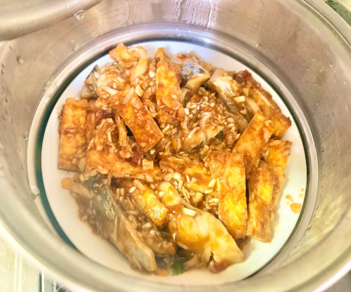 アジと油揚げの香味蒸し