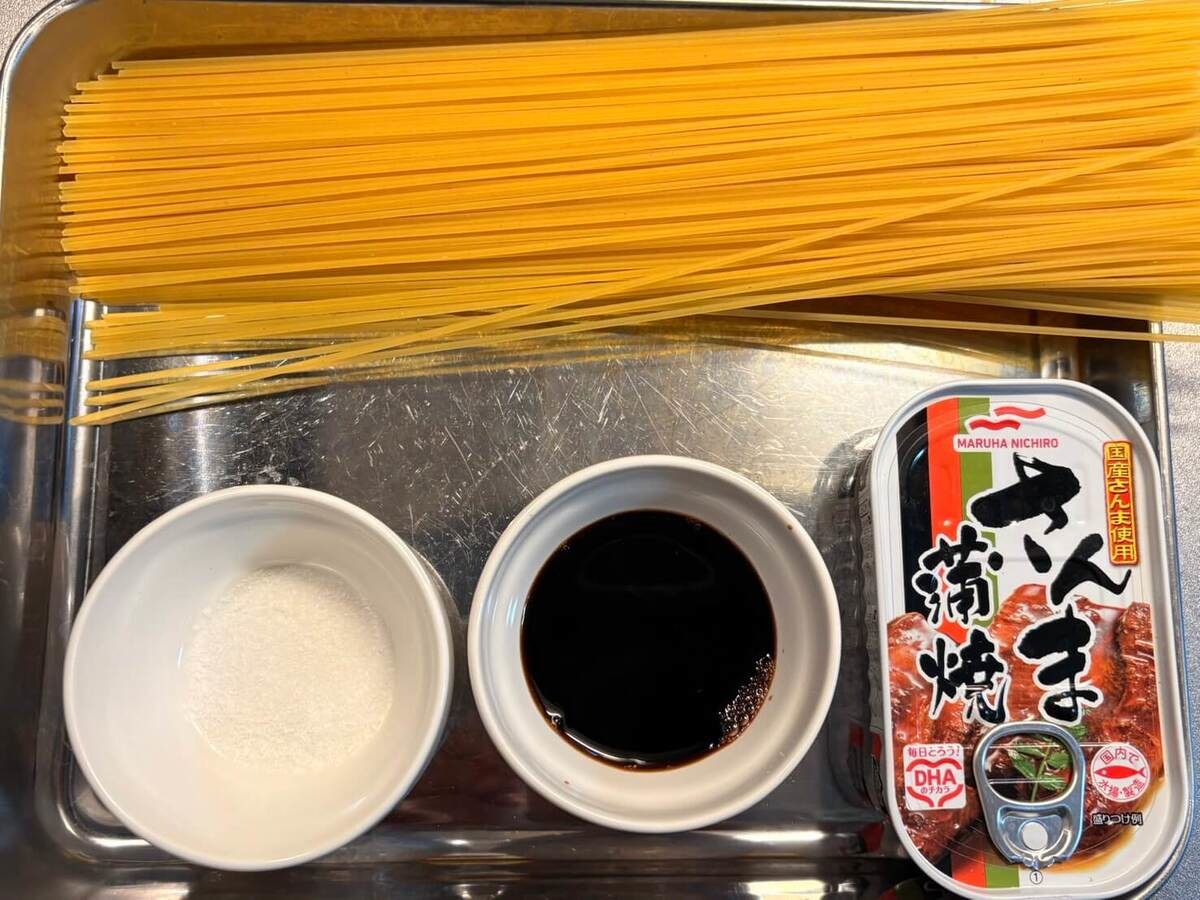 「フライパン1つで完結！サンマ蒲焼缶詰のパスタ」