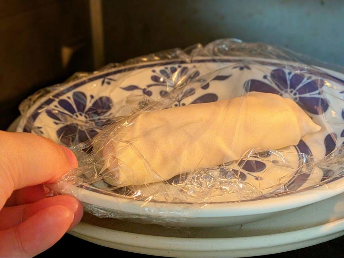 つばめ⌇市販のタレ活用レシピさん「春巻きブリトー」