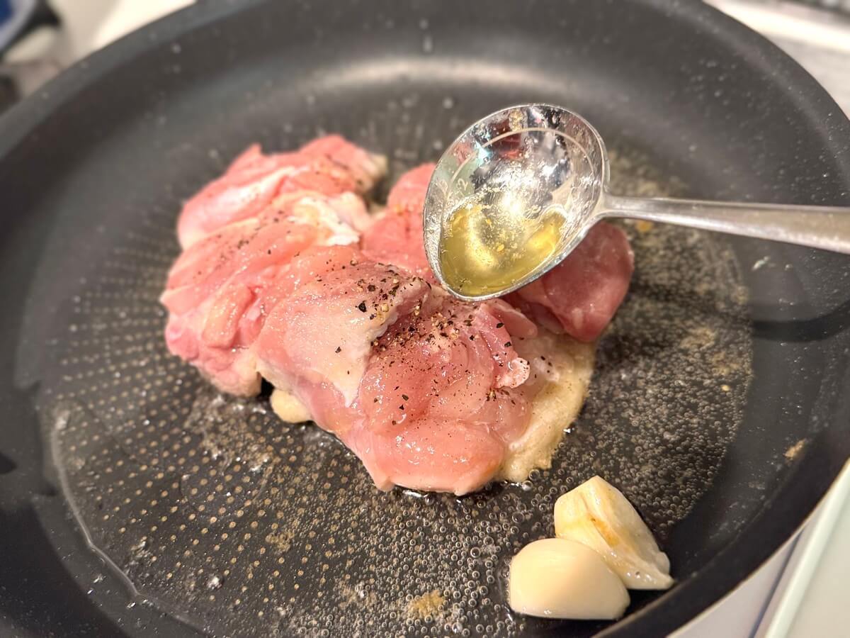 鳥羽周作さん「皮パリパリチキンステーキ」