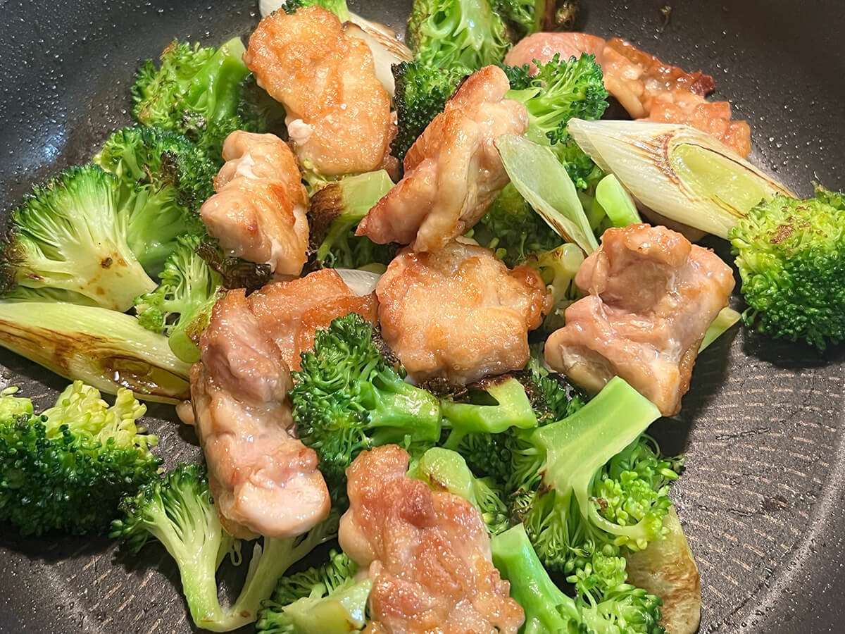 ブロッコリーと鶏肉の塩レモン炒め