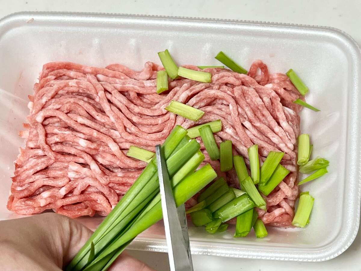 もこ⌇夫の胃袋つかんだ褒められごはんさん「厚揚げニラつくね」のレシピ
