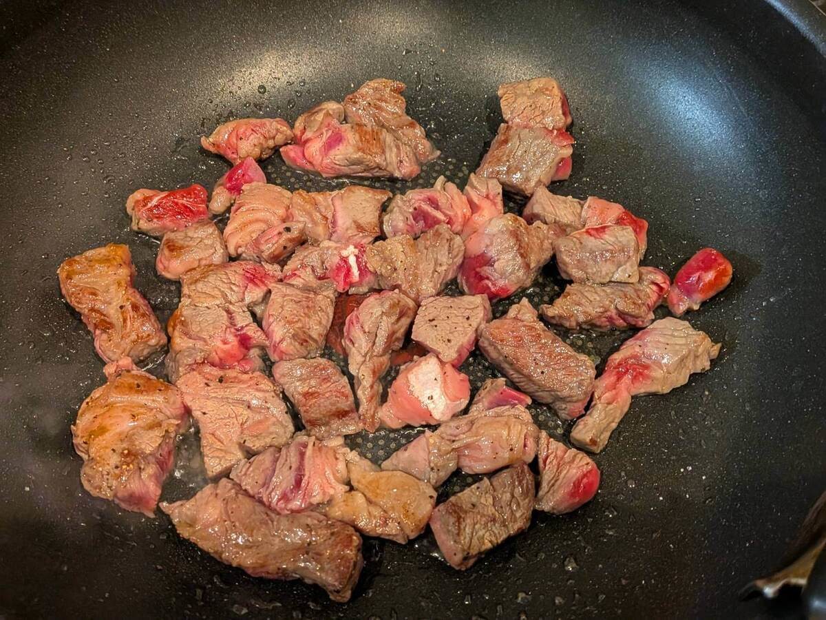 和田明日香さん「サイコロステーキおろしソース」