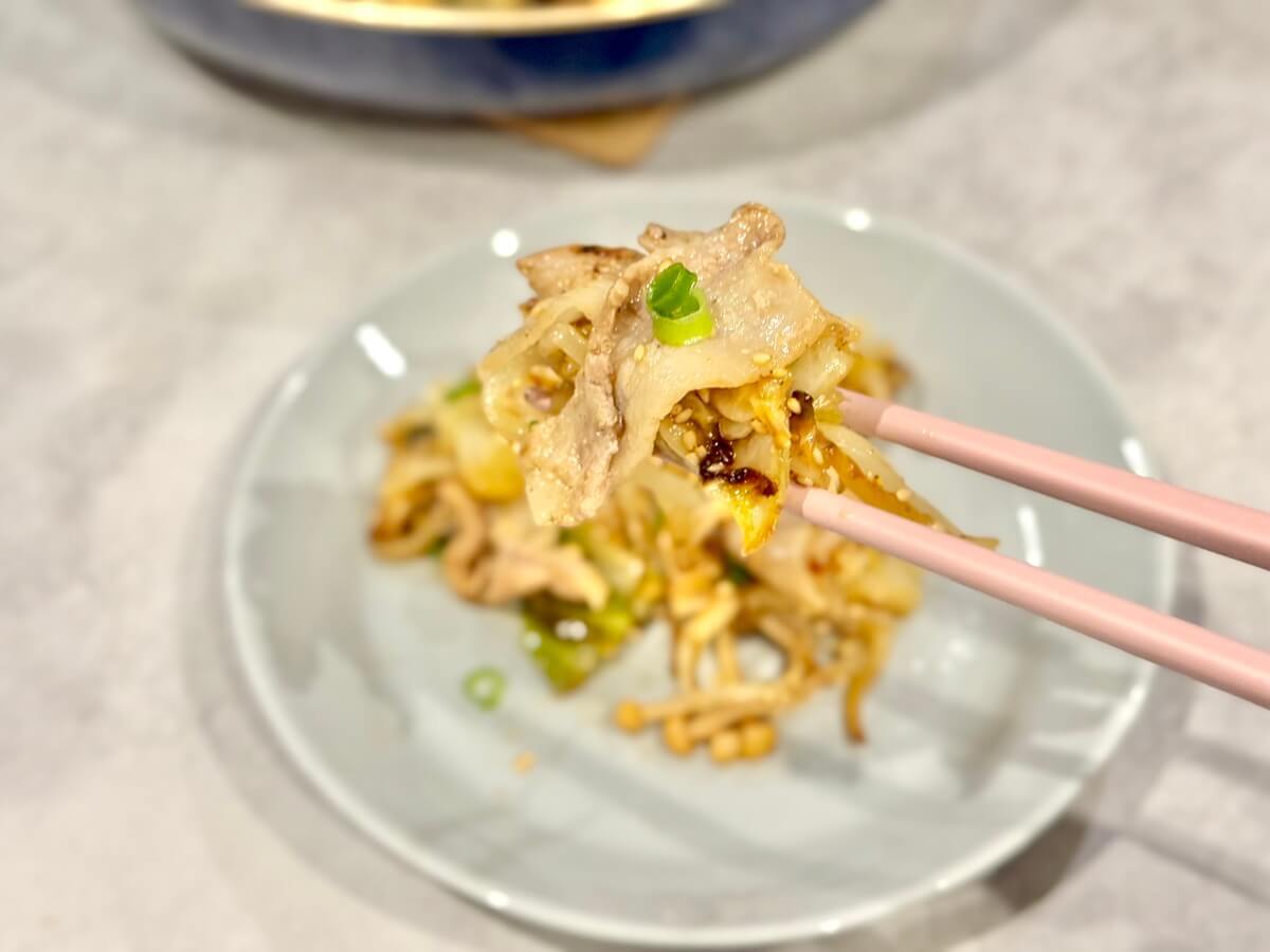 ざく切りキャベツと豚肉の蒸し焼き