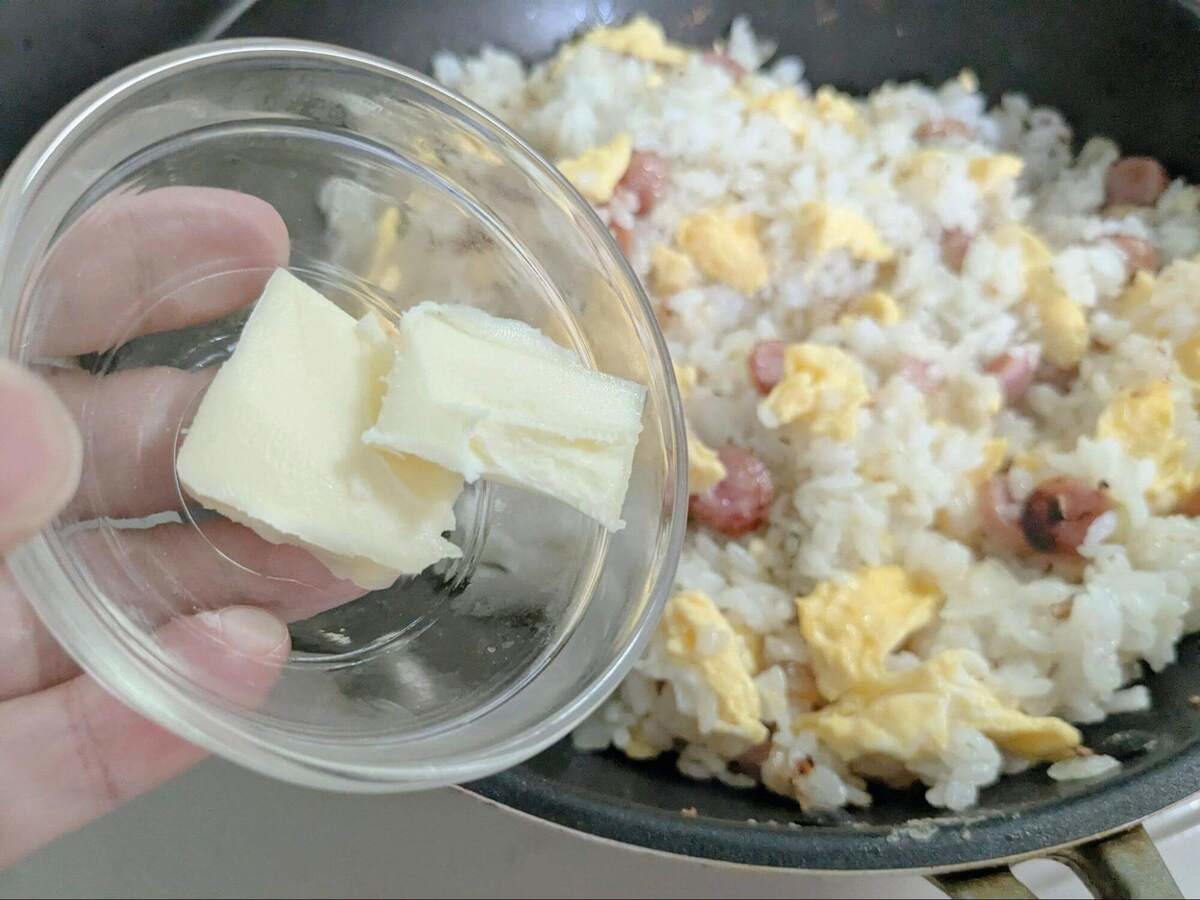 DAIGOも台所「ウインナーと卵のバター醤油焼き飯」のレシピ
