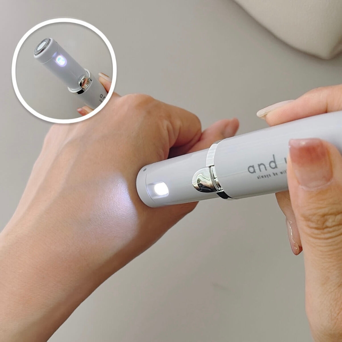 LEDライト付きコンパクトシェーバー