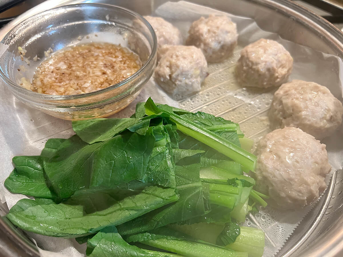 鶏だんごのふんわり蒸し 甘酢しょうがだれ