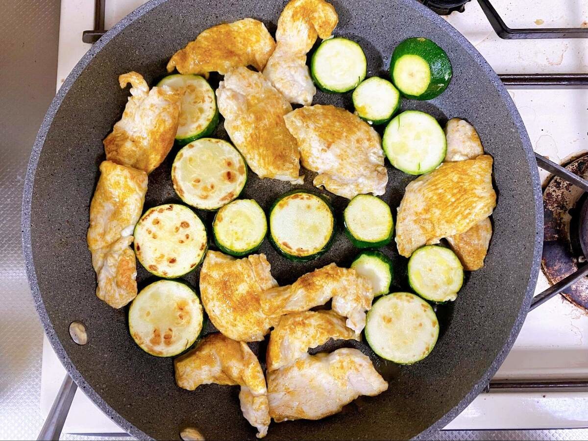 市瀬悦子さん「鶏とズッキーニのカレーじょうゆ」のレシピ