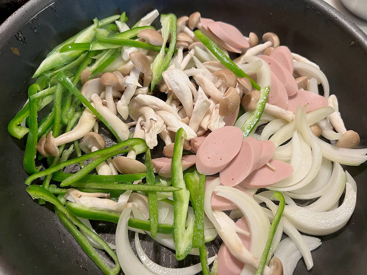 魚肉ソーセージナポリタン