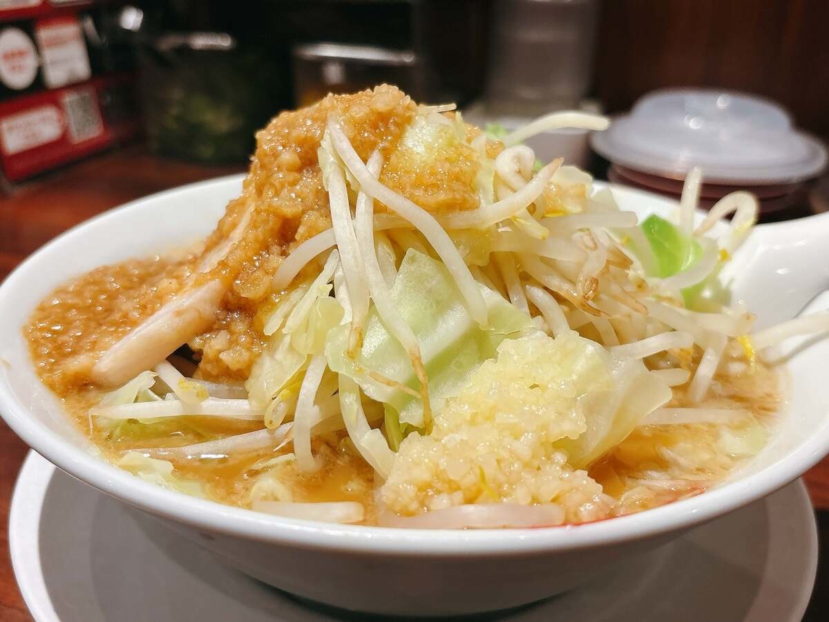 魁力屋「にんにく背脂醤油ラーメン」