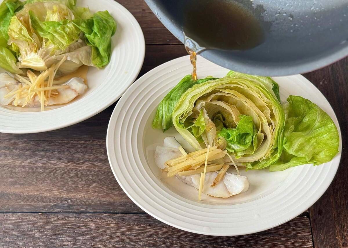 長谷川あかりさん「白身魚とレタスのオイスターソースがけ」